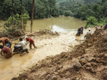 Gubernur Minta Solusi Jangka Panjang Longsor dan Banjir Simalungun