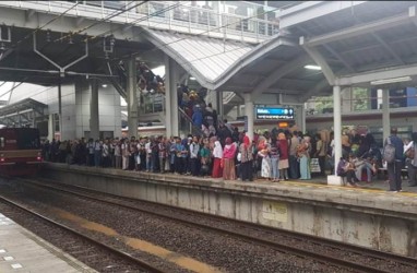 Gangguan Perjalanan KRL Commuter Line, Ini Sebabnya KA Jarak Jauh Didahulukan