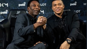 Legenda Brazil Pele Masuk Rumah Sakit di Paris