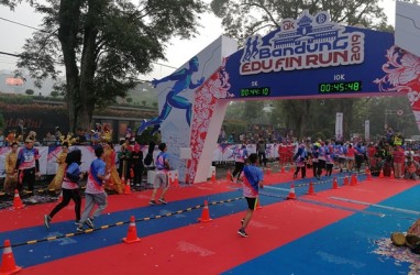 7.500 Pelari Ikuti Bandung Edu Fin Run 2019
