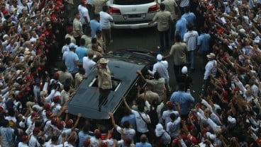 Jeep Rubicon yang Digunakan Prabowo Jadi Sasaran Selfie Pendukung di GBK