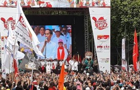 Mengaku Maskot Tangerang, Pria Menyerupai Jokowi Layani Selfie