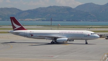 Tabrak Kawanan Burung, Pesawat Cathay Dragon Mendarat Darurat 