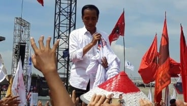 Jokowi Kampanye di Karawang : Caping Merah-Putih Buat Relawan, Anak Dapat Hiburan