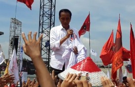 Jokowi Kampanye di Karawang : Caping Merah-Putih Buat Relawan, Anak Dapat Hiburan
