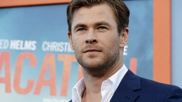 Bintang 'Thor' Chris Hemsworth Incar Peran James Bond