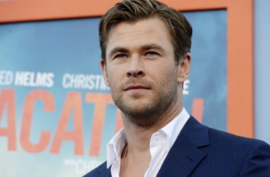 Bintang 'Thor' Chris Hemsworth Incar Peran James Bond