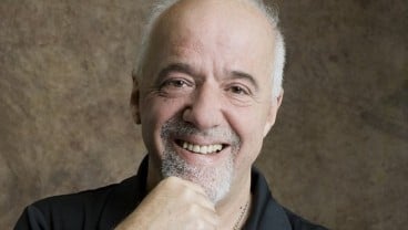 Paulo Coelho Melihat Karyanya Dijual Dalam Bentuk Bajakan, Ini Responsnya