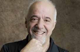 Paulo Coelho Melihat Karyanya Dijual Dalam Bentuk Bajakan, Ini Responsnya