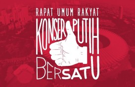 Seorang Pendukung Digotong Tepat di Samping Jokowi saat Orasi di Kampanye Akbar
