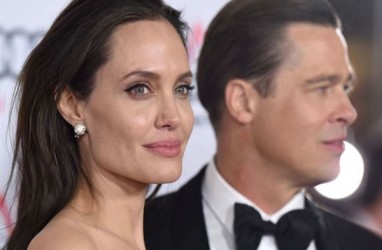 Angelina Jolie dan Brad Pitt Resmi Berstatus Lajang