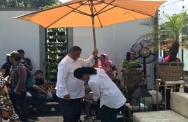 Saat Menteri Rini dan Direksi BUMN Beberes Tenda Payung di Halal Park