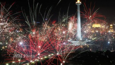 Malam Ini Ada Pertunjukan Air Mancur di Monas