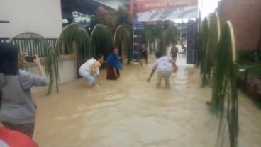 Pemilu 2019, Warga Jambi Harus Berjuang Melawan Banjir Demi Nyoblos