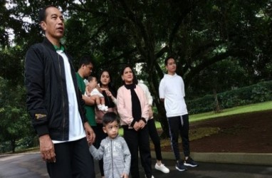 Hari Kedua Setelah Pemilu, Jokowi Habiskan Waktu Bersama Keluarga