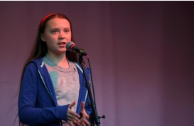 Remaja 16 Tahun Pegiat Lingkungan Pimpin Demonstrasi di London