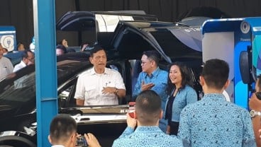 Luhut : Saya Malu Perpres Mobil Listrik Keduluan Taksi Listrik