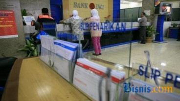 Anies Minta Bank DKI Layani Lansia Sebagai Customer Platinum