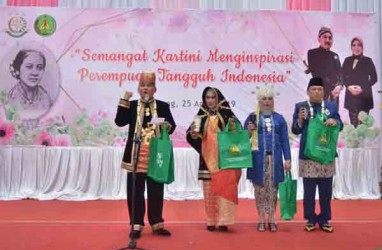 Kejati Jateng Peringati Hari Kartini dengan Berpakaian Adat Nusantara