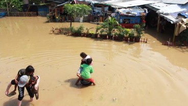 Banjir Masih Rendam Jalan di Kota Tangerang