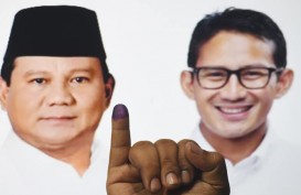 7 Jam Bersitegang dengan Relawan Prabowo, Satpol PP Bogor Gagal Turunkan Baliho Kemenangan Prabowo-Sandi