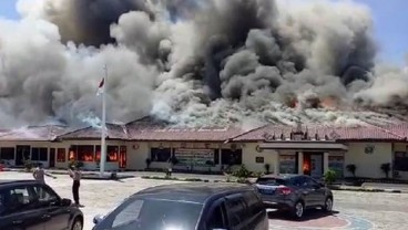 Mapolres Lampung Selatan Terbakar, Ruang Utama Dilalap Api