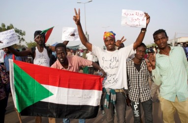 Ratusan Ribu Pemrotes Duduki Kemenhan Sudan