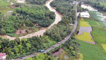 Bergoyang 9 Jam 'Menikmati' Jalan Nasional Palembang-Terbanggi Besar