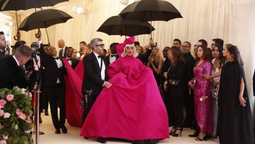 Foto-foto Heboh Lady Gaga di Karpet Merah Met Gala 2019