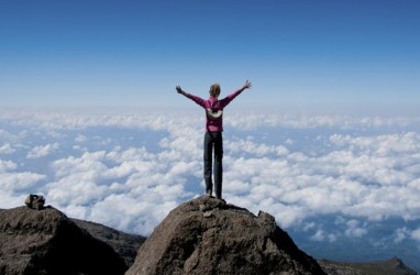 Dongkrak Jumlah Wisatawan, Tanzania Bangun Kereta Gantung di Kilimanjaro