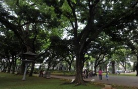 Taman Suropati Tempat Favorit Ngabuburit Warga Jakarta