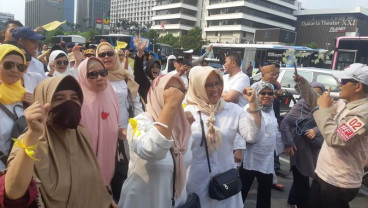 Massa Aksi Gerak Bawa Bendera Kuning ke Bawaslu