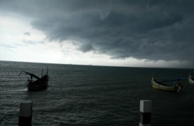 Awas Cuaca Ekstrerm, BMKG : Siklon Tropis Lili Terus Bergerak di Kupang