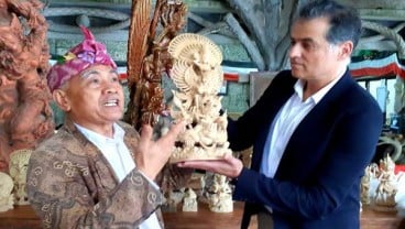 Seniman Ukir di Bali Gunakan Pelapis Kayu Ramah Lingkungan