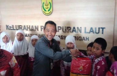 Alfamart Banjarmasin Bagikan Perlengkapan Sekolah Hasil Donasi Konsumen