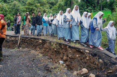 Mudik 2019: Jalan Nasional Di Sumedang Ambles