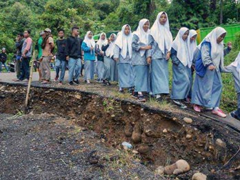 Mudik 2019: Jalan Nasional Di Sumedang Ambles