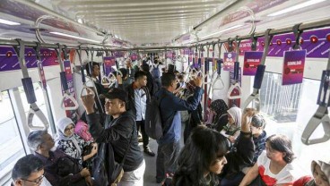 Tarif MRT Diberlakukan Normal, Penumpang Tetap Penuh di Atas Target