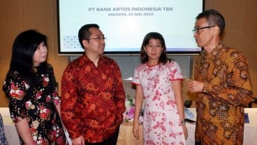 Bank Artos Rombak Direksi dan Komisaris