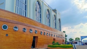 Ngabuburit di Masjid Kapal Semarang