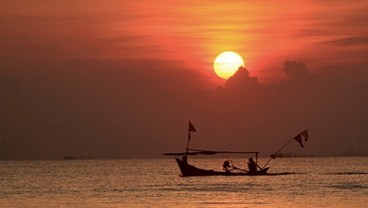 Ikan Duyung Mati Terjaring Nelayan, Dagingnya Dibagi-Bagi