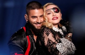 Bikin Bangga, Aksesoris Buatan Rinaldy Yunardi Dikenakan Madonna
