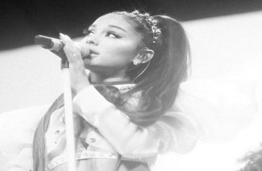 Berseragam Astronot, Ariana Grande Tur ke NASA