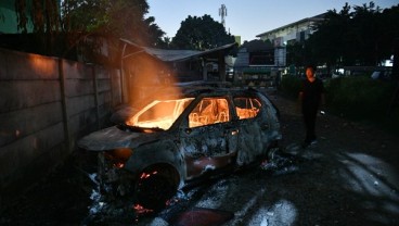 Massa Bakar Mobil di Komplek Asrama Brimob, Ini Foto-Fotonya