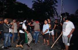 DEMO 22 MEI: Massa Masih Konsentrasi di Sekitar Asrama Brimob Petamburan