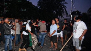 DEMO 22 MEI: Massa Masih Konsentrasi di Sekitar Asrama Brimob Petamburan