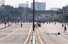 DEMO 22 MEI: Polsek Gambir Dikepung, Polisi Tembaki Massa dengan Peluru Karet dan Gas Air Mata