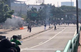 AKSI 22 MEI: Polisi Kepung Demonstran di Flyover Jatibaru