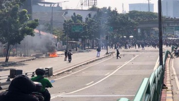 AKSI 22 MEI: Polisi Kepung Demonstran di Flyover Jatibaru