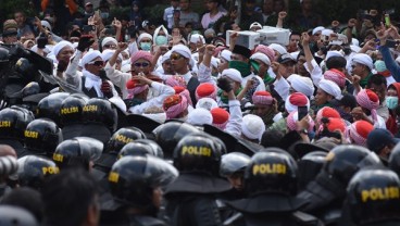 AKSI 22 MEI : Massa Bertambah, Orasi Demonstran di Kantor Bawaslu Dimulai